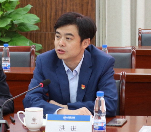 洪进讲话_500.jpg